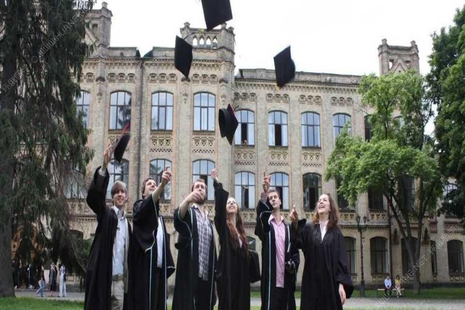 哈萨克国立大学：信仰教育的中亚明珠