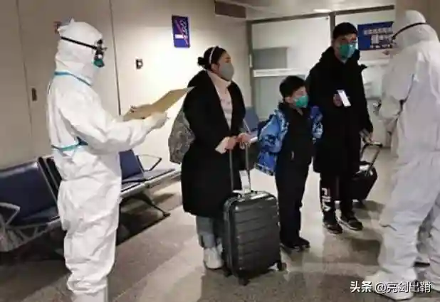 英国小留学生包机回国，他们的父母都是什么人？基本是这4类人