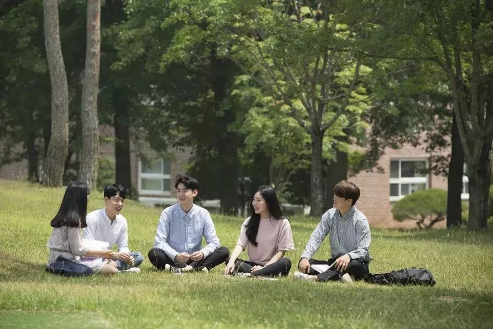 还有啥能干？中国学生在俄罗斯摆摊套圈赚翻，网友：我咋没想到！