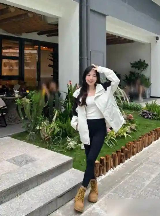 被杭州女生惊艳了，满街都是“冲锋衣+瑜伽裤”，时髦显瘦又保暖