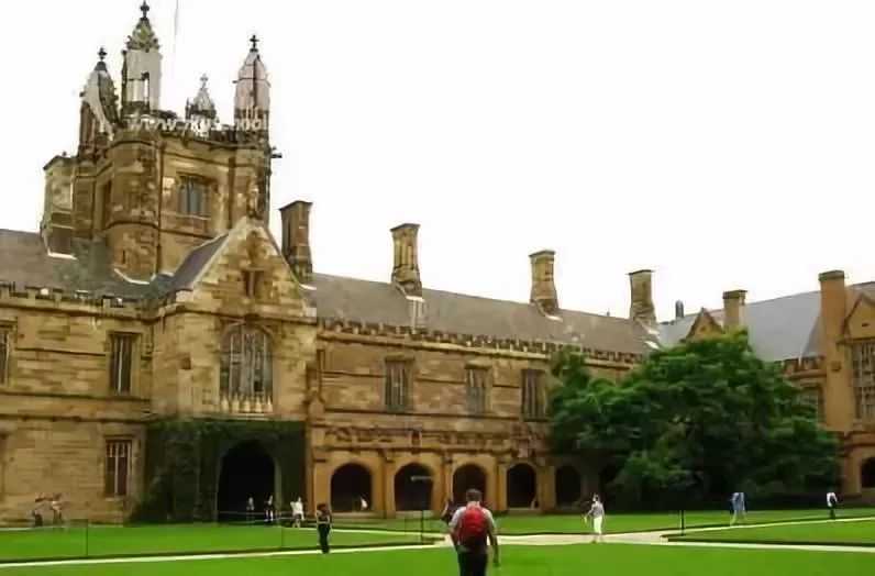 看伦敦素人街拍才是真街拍，没有白幼瘦，穿衣风格多样又随性