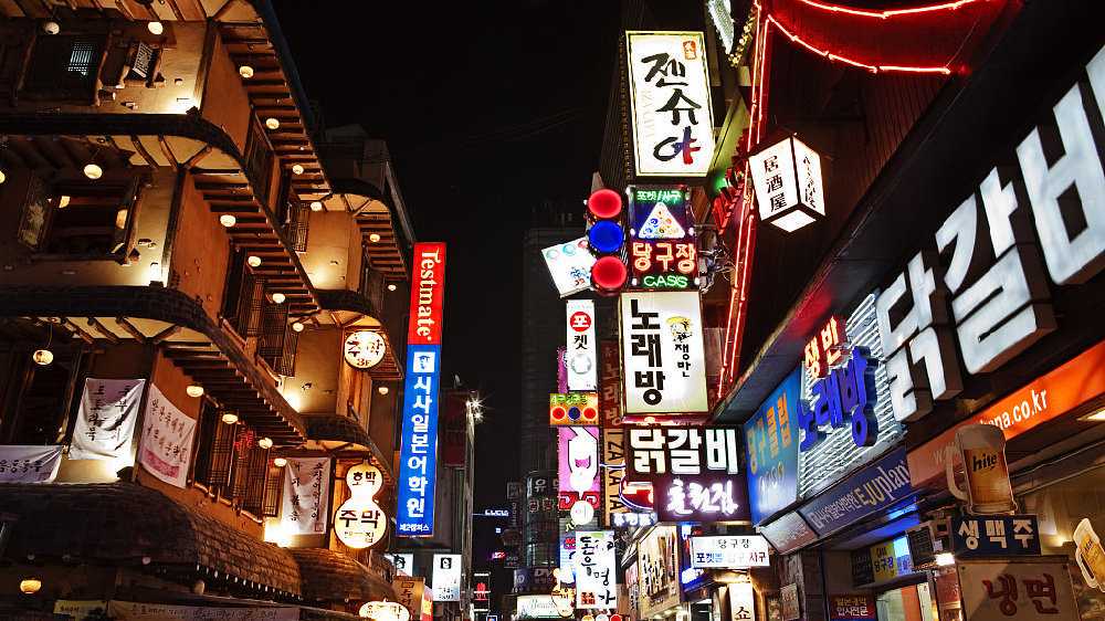 杨洁篪说流利英语，布林肯却不会中文，港媒：中美知识鸿沟损害美国外交