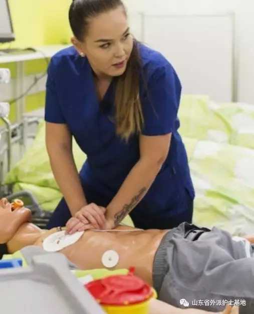 我可能是伦时第一届线上秀的学生，之一