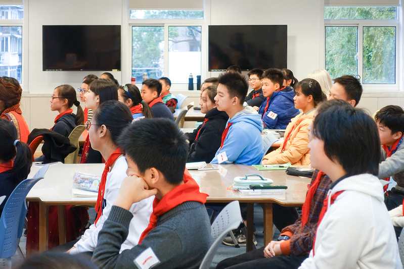 喜欢吃热干面 每次回家要带筷子 江大留学生想留在武汉当医生老师