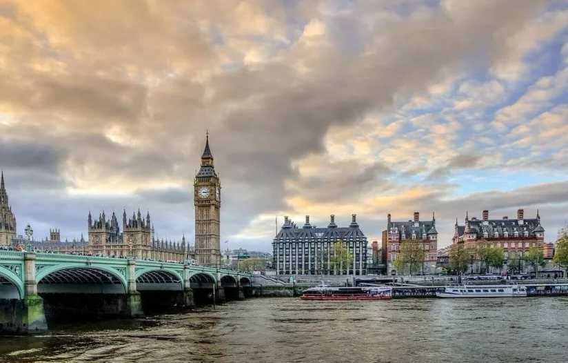 乌军打仗间隙补英语，泽连斯基的“英雄梦”，是带领人民投奔西方