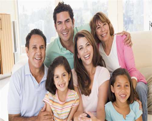 乌克兰女子未带口罩进邮局遭拒，当场脱下内裤当口罩